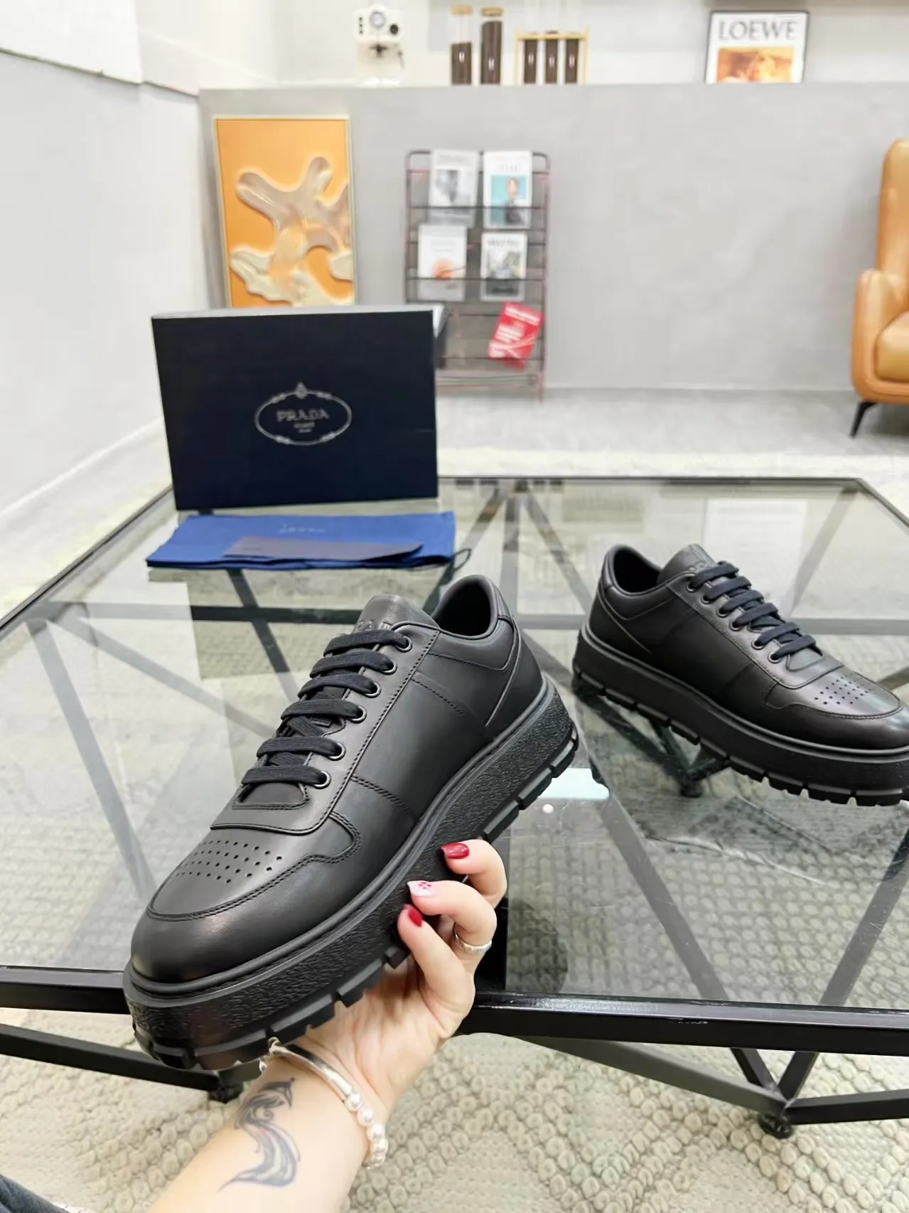 Men's Men's Shoes 💰440 [New Style] 🎍🎍Prada Prada's new men's leather sneakers, the highest version on the market, any comparison is welcome🆚! The original leather has excellent texture and is super high-end! Fetal sheep net lining imported from Italy, removable pad! Luxurious materials and fine workmanship, highly recommended! Code: 38-44 (45 can be customized
